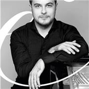 Pianista profesional da clases de piano a todos los niveles